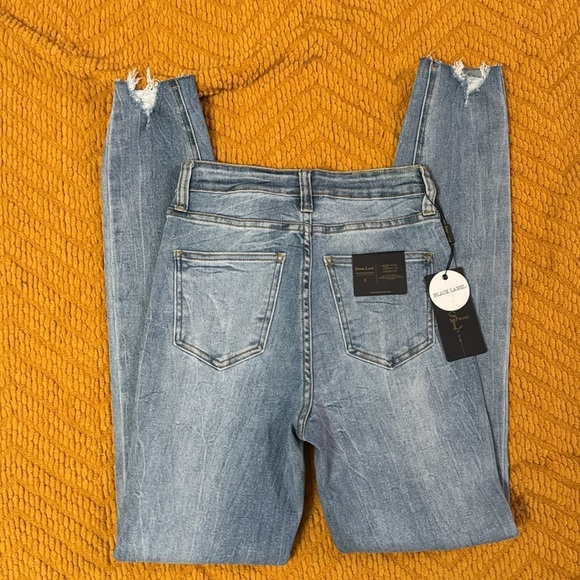 Juniors Sweet Look Skinny Jeans - Picture 4 of 4